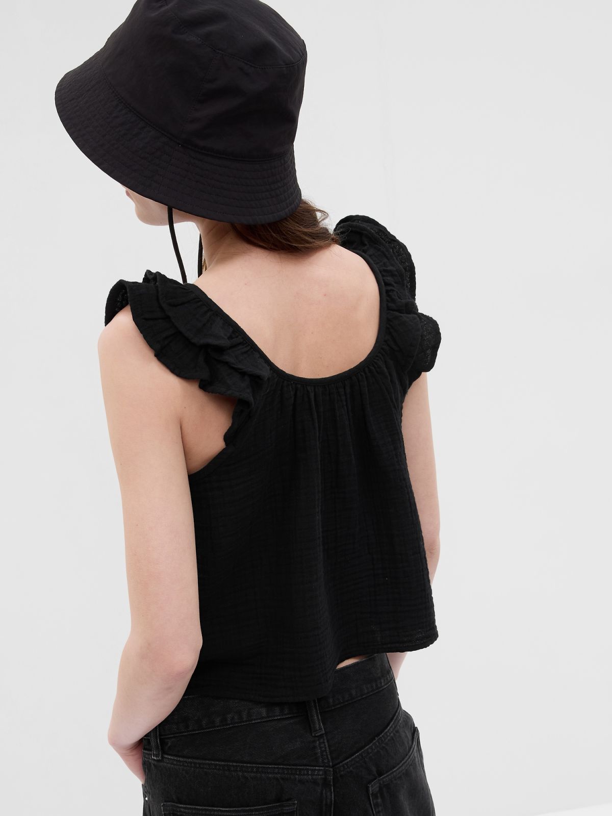 Μαύρη Crinkle Gauze Ruffle Αμάνικη Μπλούζα-665299001