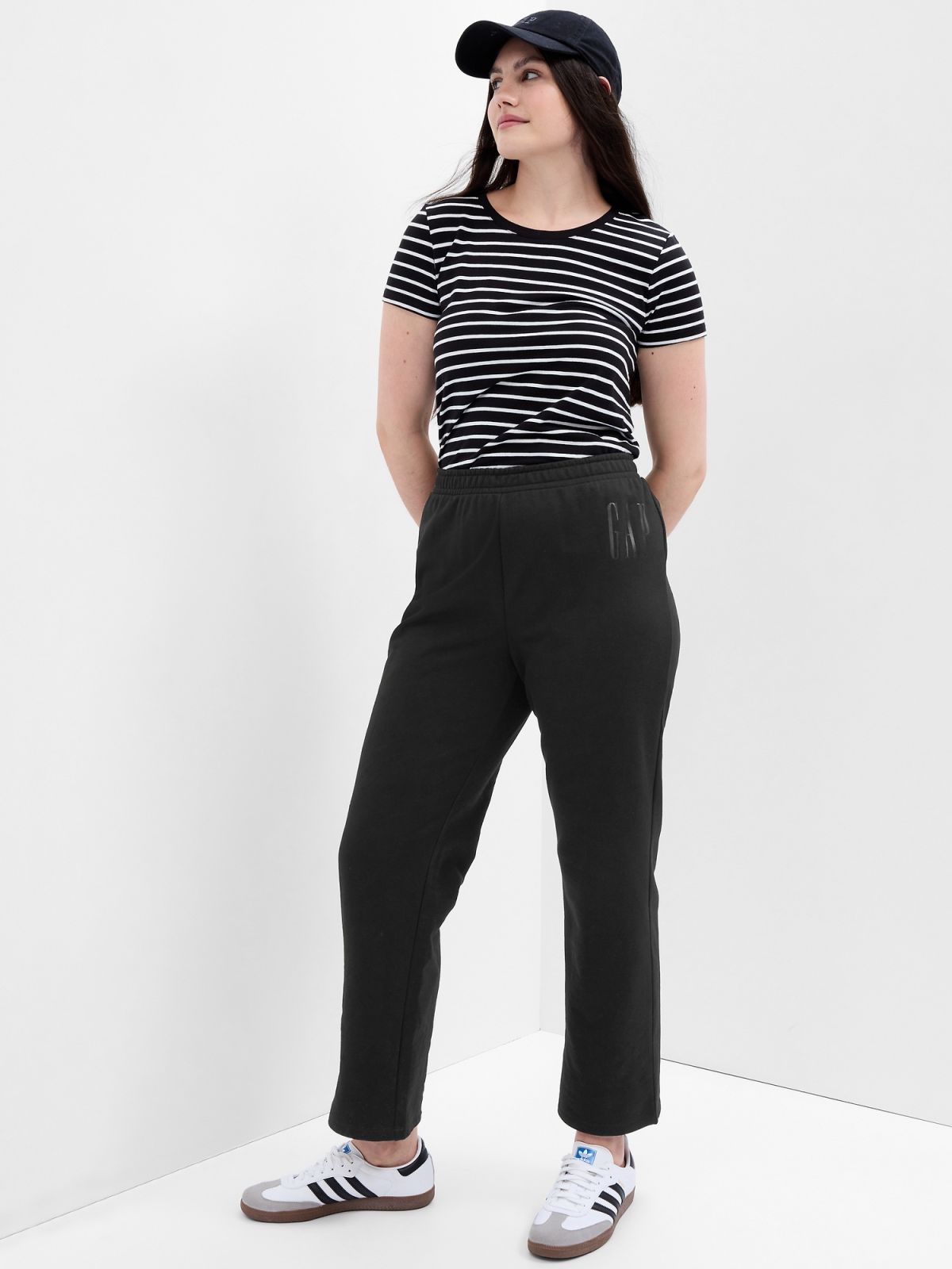 Gap Logo Straight Leg Sweatpants-789888003
