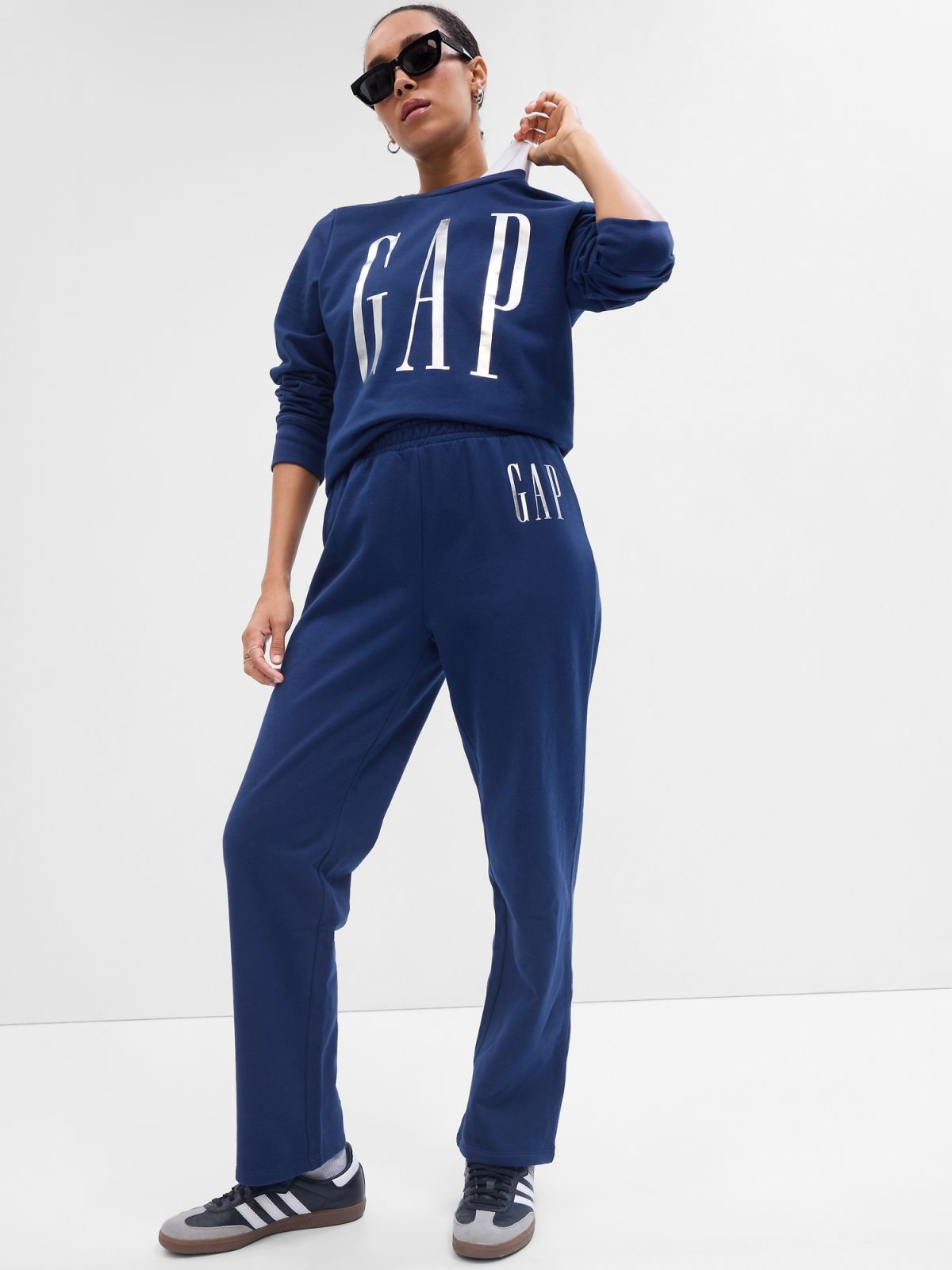 Gap Logo Straight Leg Sweatpants-789888001