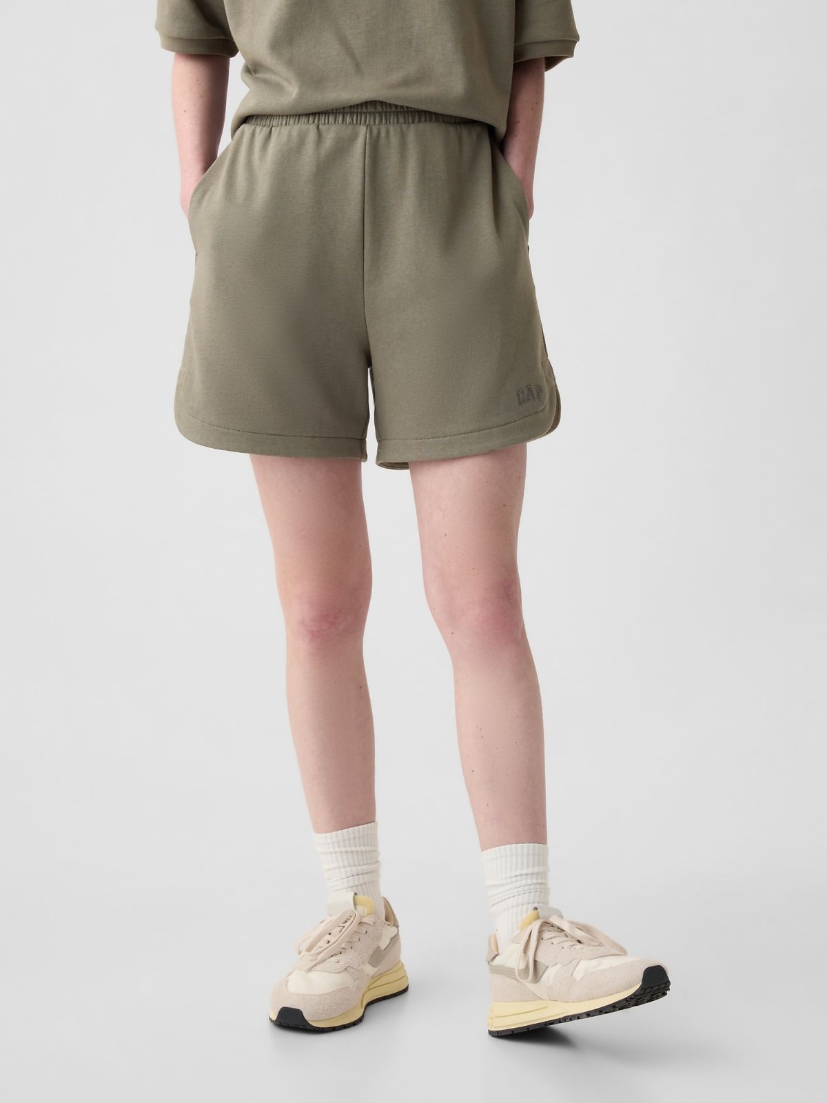 Gap Logo Dolphin Sweat Shorts-416418004